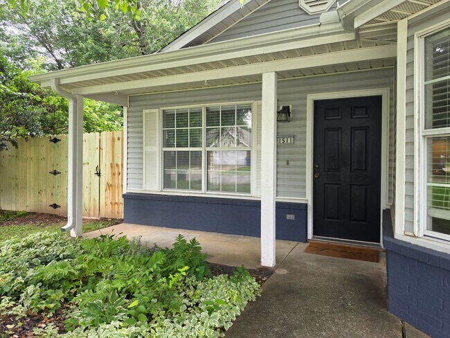 Building Photo - 3 Bedroom 2 Bath home in convenient location!