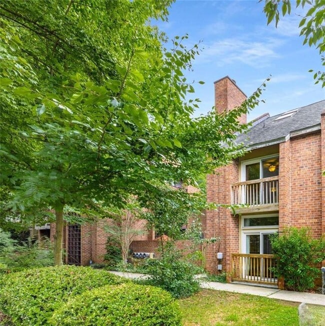 Foto del edificio - 654 Cleburne Terrace NE