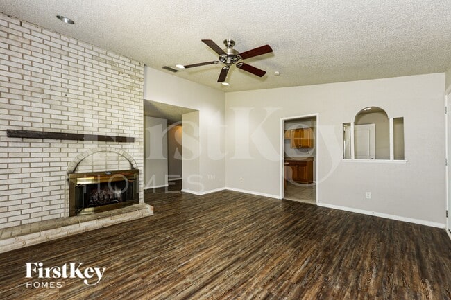 Foto del edificio - 218 Long Shadow Ln