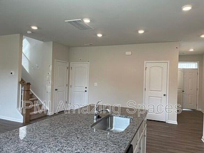 Building Photo - 3054 Weddington Pointe Dr