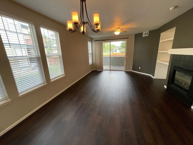 Foto del edificio - Spacious 2 Bed/2 Bath Ground-Level Condo i...