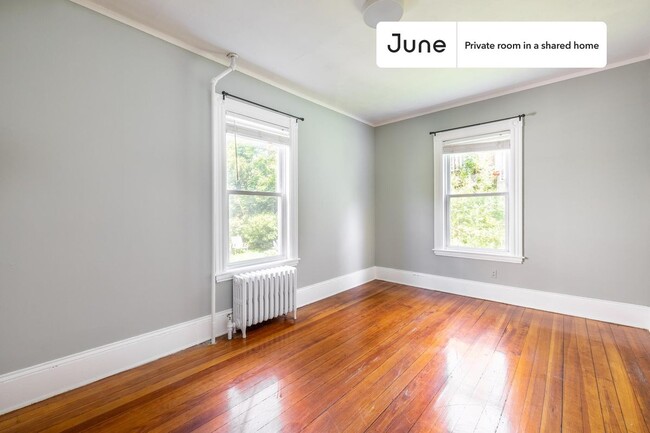 Building Photo - Private bedroom in 4 bed/1 bath Home