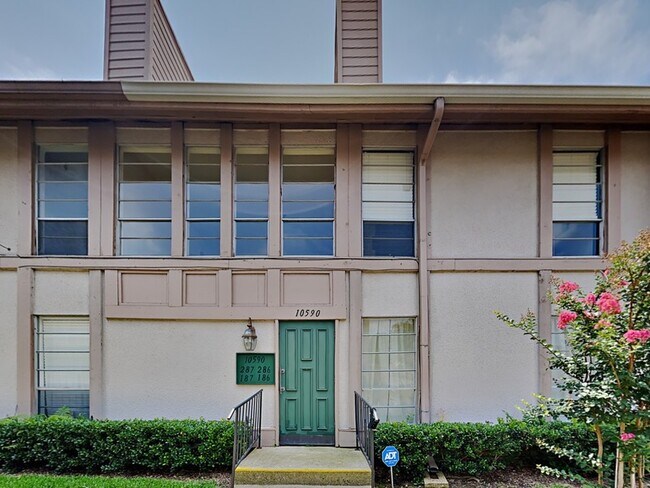 Photo - 10590 High Hollows Dr House