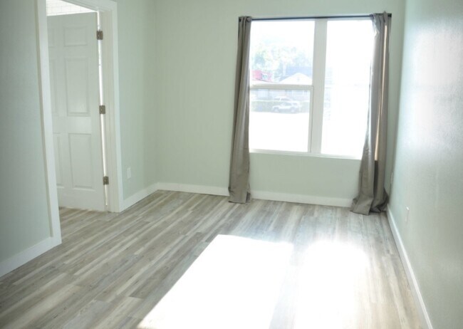 Interior Photo - 2545 McCallie Ave