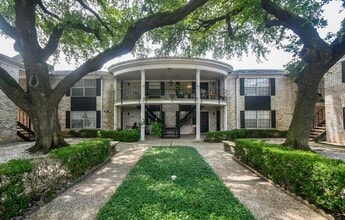 Building Photo - 7900 Westheimer Rd