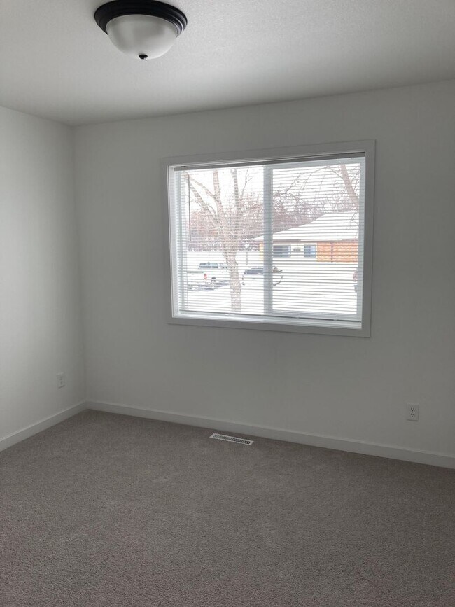 Foto del edificio - New 4 Bedroom/3 Bathroom Twin Home