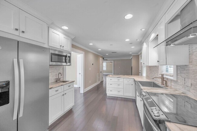 Building Photo - Historical Gem in the Old Northeast
