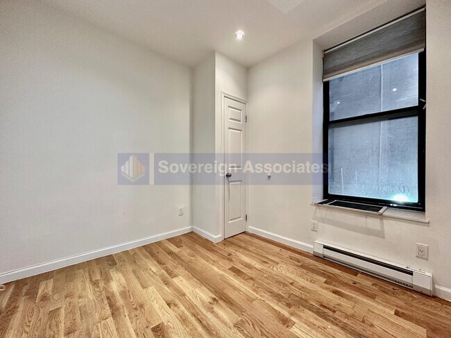 Foto del edificio - 320 Manhattan Avenue