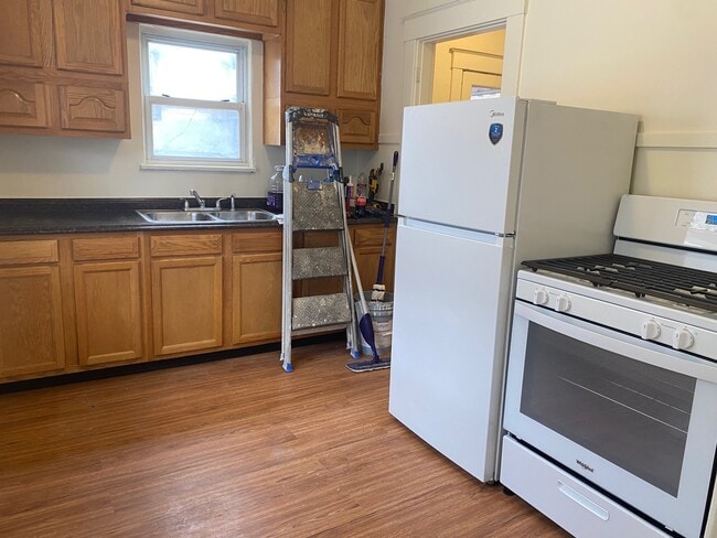 Building Photo - 1621 Grantwood Ave