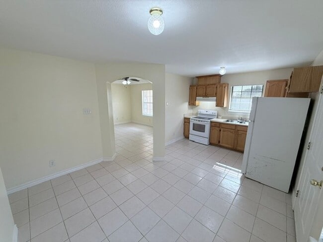 Building Photo - 4515 Elizabeth