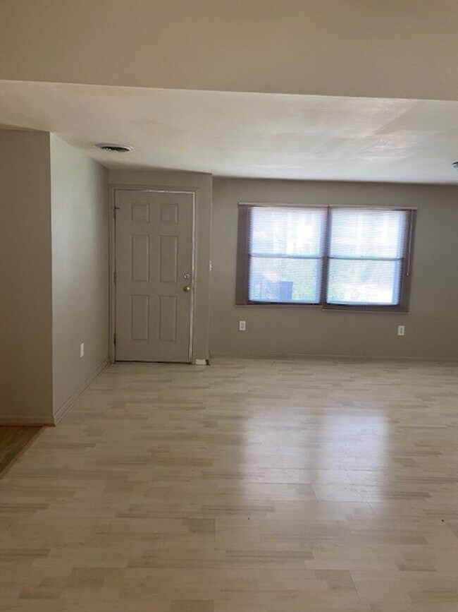 Foto del edificio - Introducing a charming 3-bedroom, 2-bathroom house located in the desirable Carolina Beach, NC.