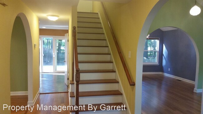 Building Photo - 3 br, 2.5 bath House - 105 Bellows Place