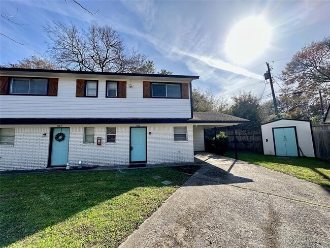 Building Photo - 811 Danna St