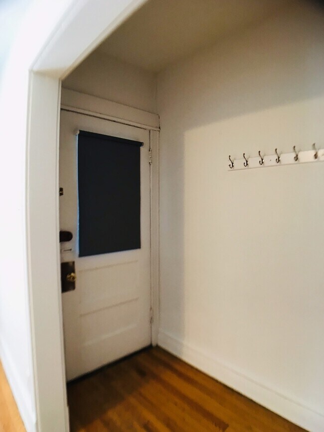 Building Photo - 2400 N Surrey Ct