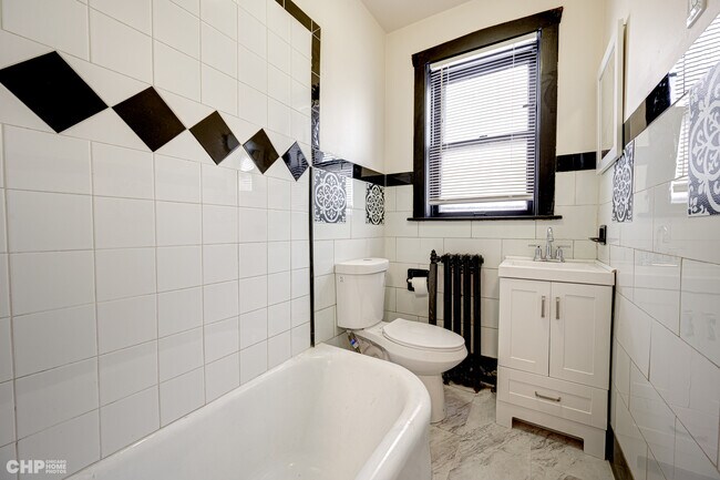 Building Photo - 11057 S Hoyne Ave