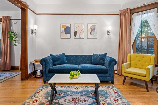 Building Photo - 3905 N Seeley Ave