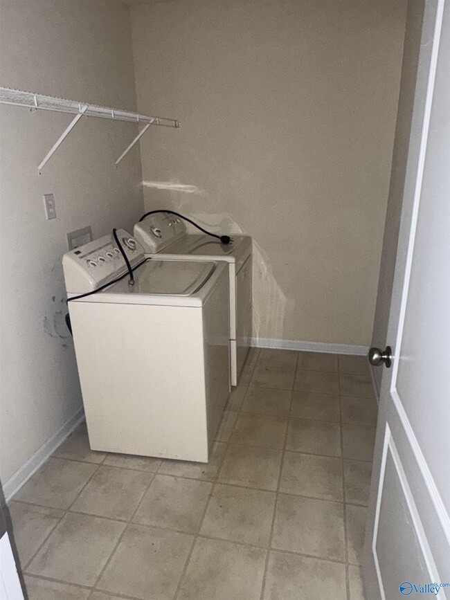 Building Photo - 409 Summer Cove Cir NW