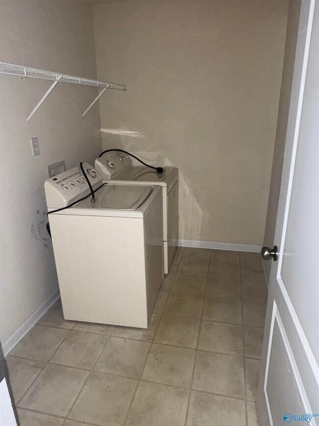 Foto del edificio - 409 Summer Cove Cir NW