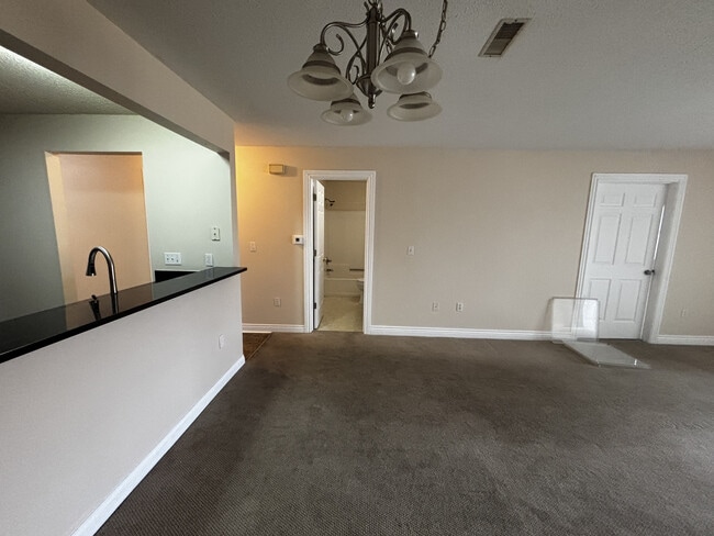 Foto del edificio - 542 Pewaukee Rd