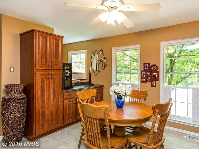 Building Photo - 8817 Stonebrook Ln