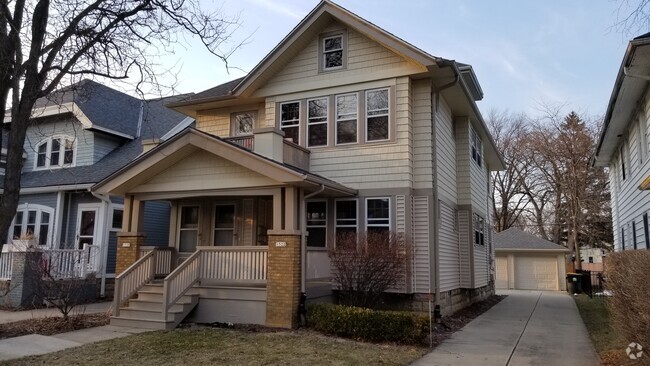 Building Photo - 1522 E Marion St