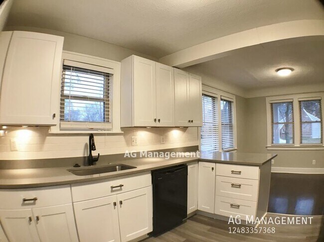 Foto del edificio - 597 Lowell St