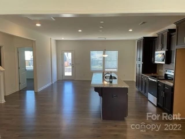 Building Photo - A charming house with 4 beds and 3 bath in...