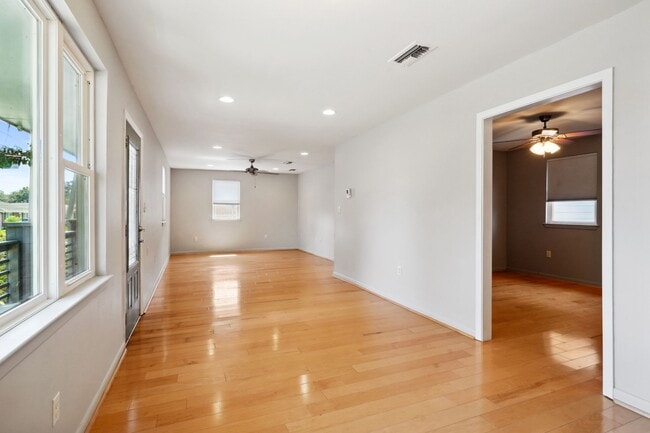 Building Photo - 1708 Taft Park