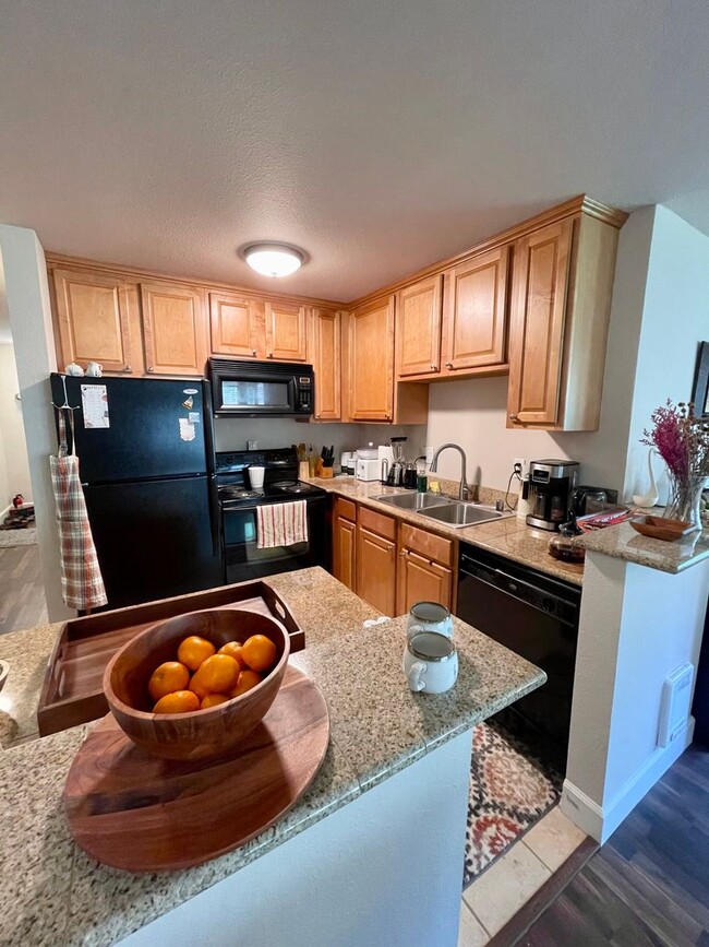 Building Photo - $500 Move In Special!!!!