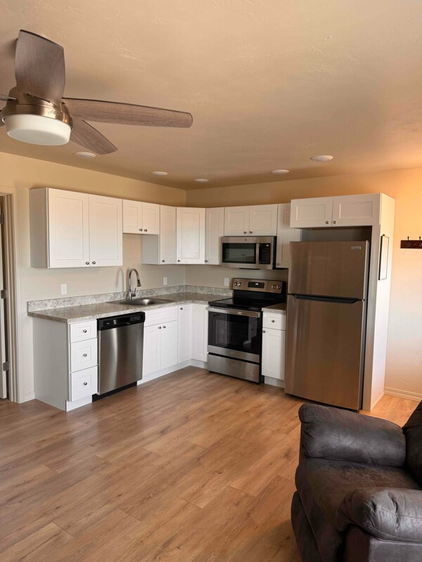 Foto del edificio - 360 Brownstone Rd