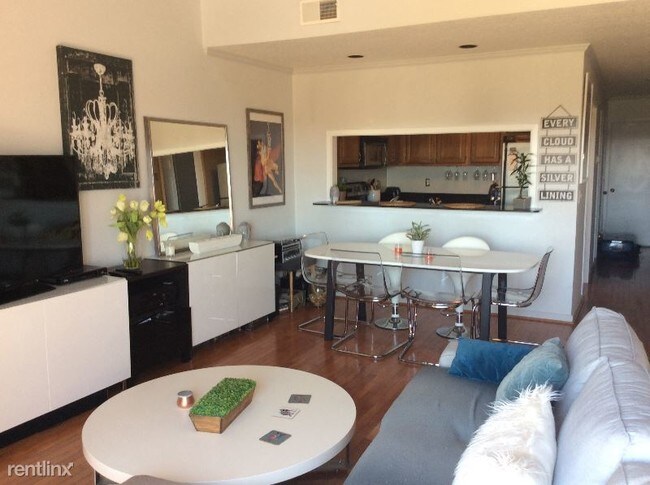 Building Photo - 2 br, 2 bath Townhome - 135 River Breeze Dr