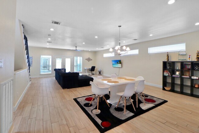 Foto del edificio - 3045 Clinton Dr