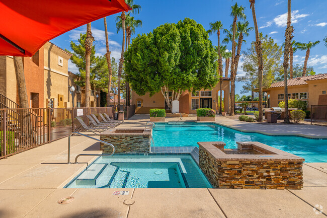 Piscina - Desert Harbor Apartment Homes