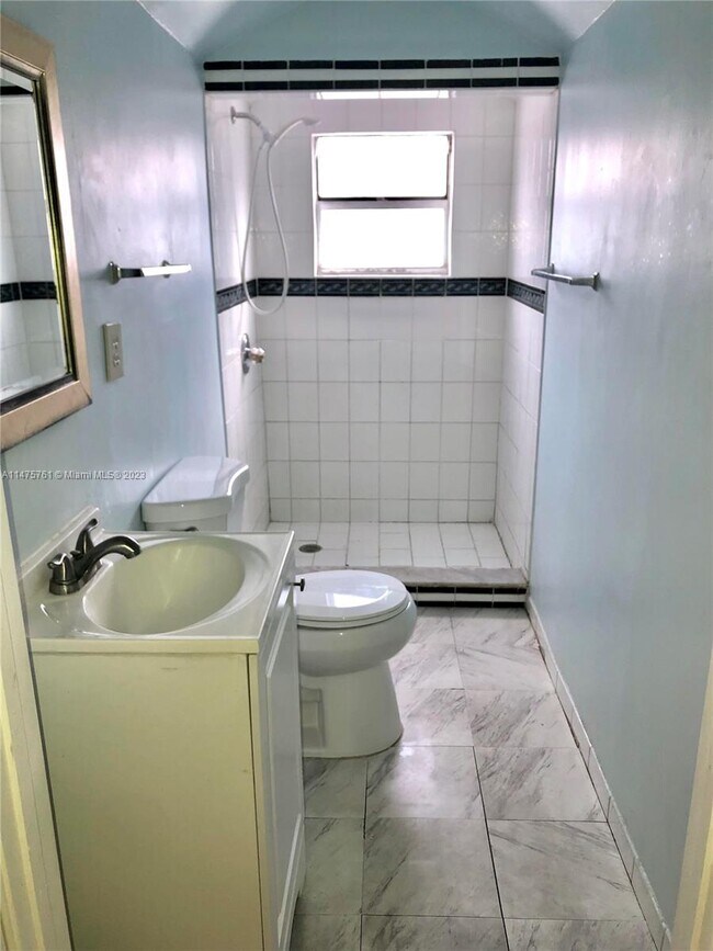 Foto del edificio - 5319 Lake Blvd