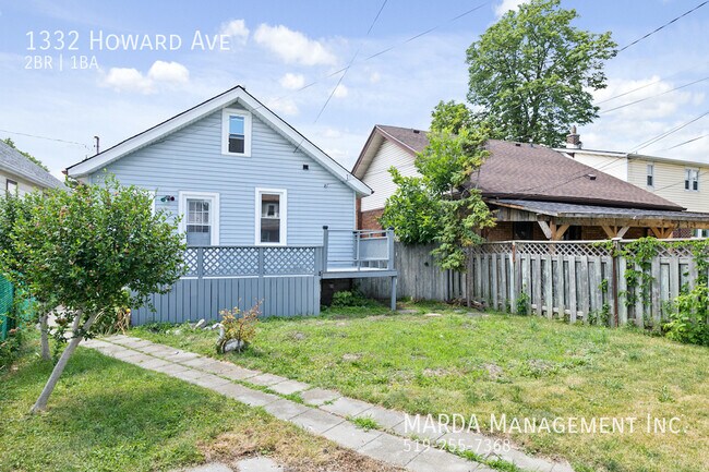 Photo du bâtiment - BEAUTIFUL 2 BED+LOFT/1 BATH HOME + UTILITIES! 1/2 MON FREE RENT!!