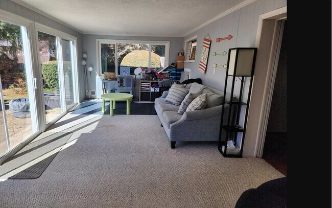 Building Photo - 415 Neale Ave