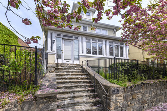 Building Photo - 291 Delavan Ave