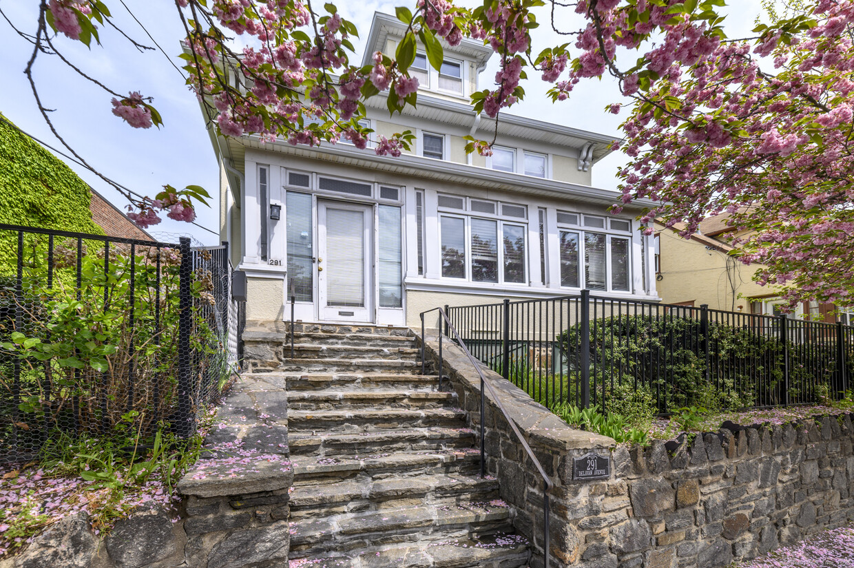 Primary Photo - 291 Delavan Ave