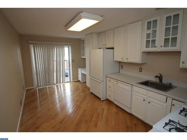 Building Photo - 3314 Woodland Cir