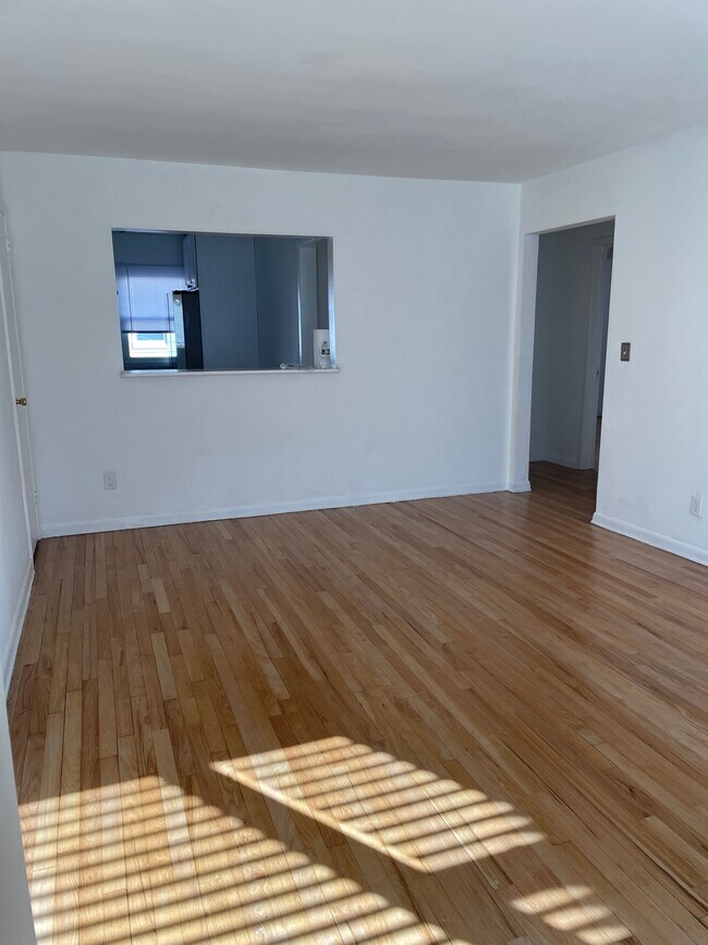 Building Photo - 201 Oakdene Pl