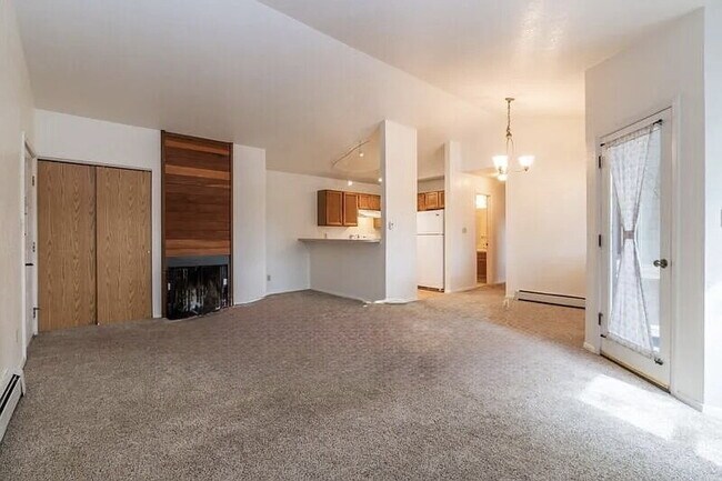 Building Photo - "Charming 2-Bed, 2-Bath Apartment in Boulder – Spacious 920 Sq Ft Gem!"