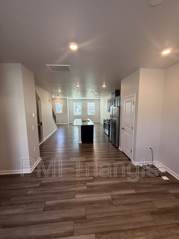 Building Photo - 716 Cormiche Ln