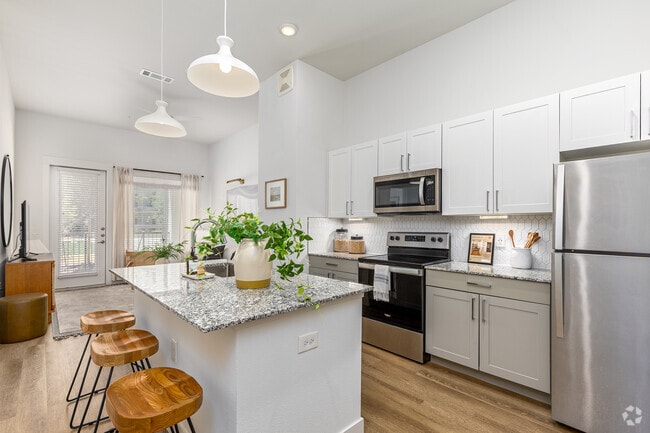 1BR, 1BA- 672SF - Kitchen - THE LINKS ON PGA PARKWAY