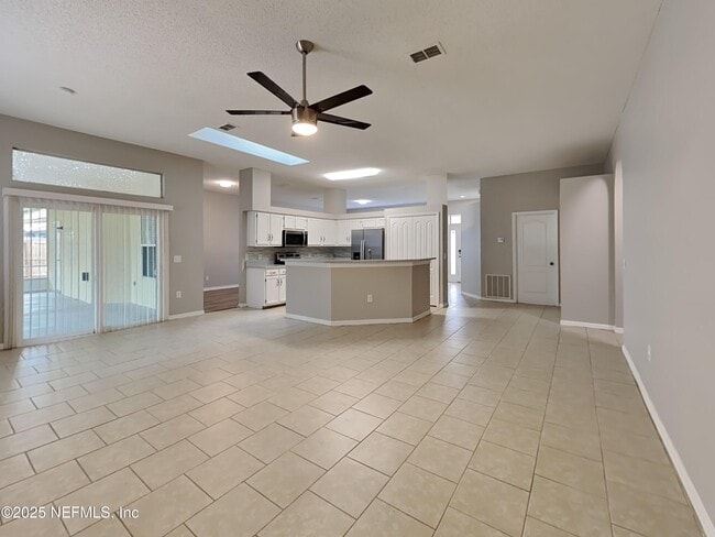 Foto del edificio - 250 Parkview Dr