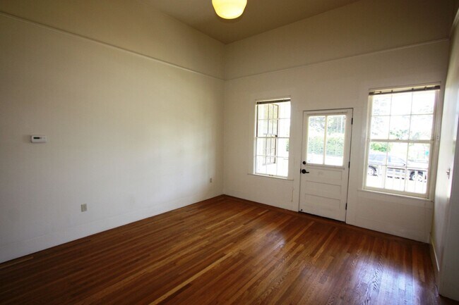 Building Photo - Charming Historic 2BR/1BA Home with Shared...