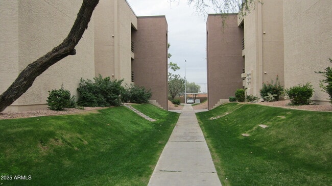 Building Photo - 1340 N Recker Rd