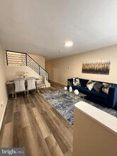 Building Photo - 1028 E North Ave