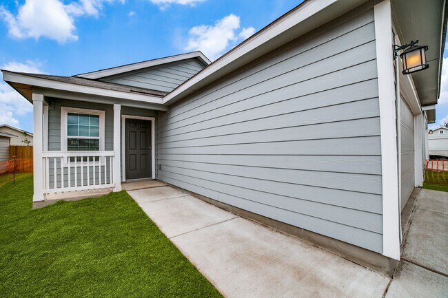 Foto del edificio - 3 Bedroom and 2 Bathroom home located in Cardinal MHP