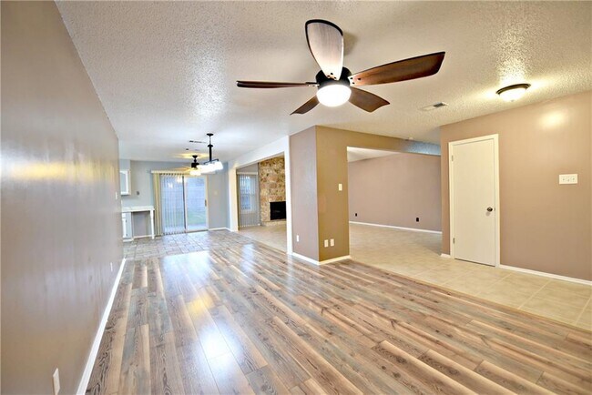 Building Photo - 11028 Hard Rock Rd