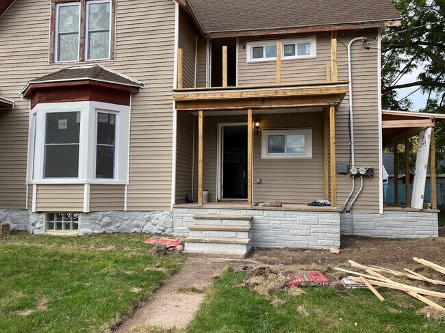 Building Photo - 1202 N Oneida St